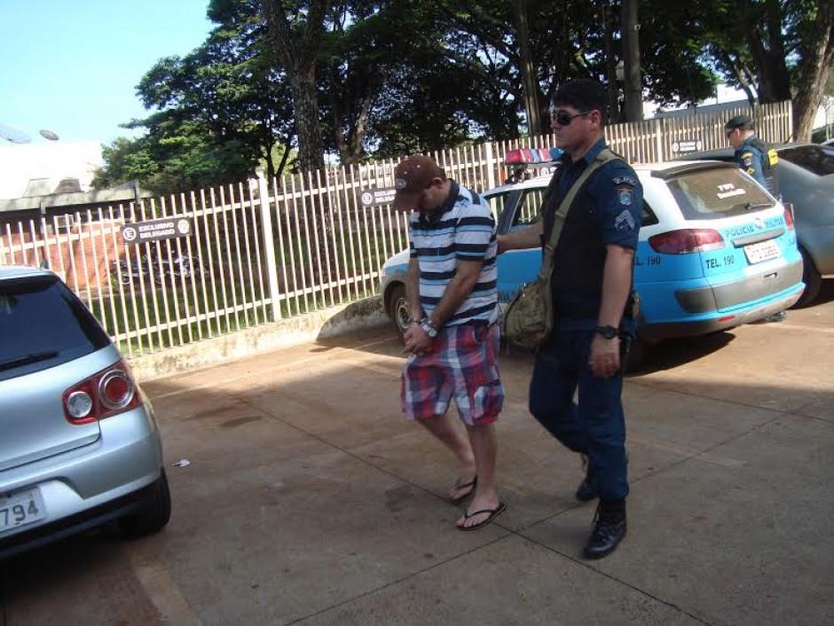 Filho mata pai com 7 facadas no pescoço