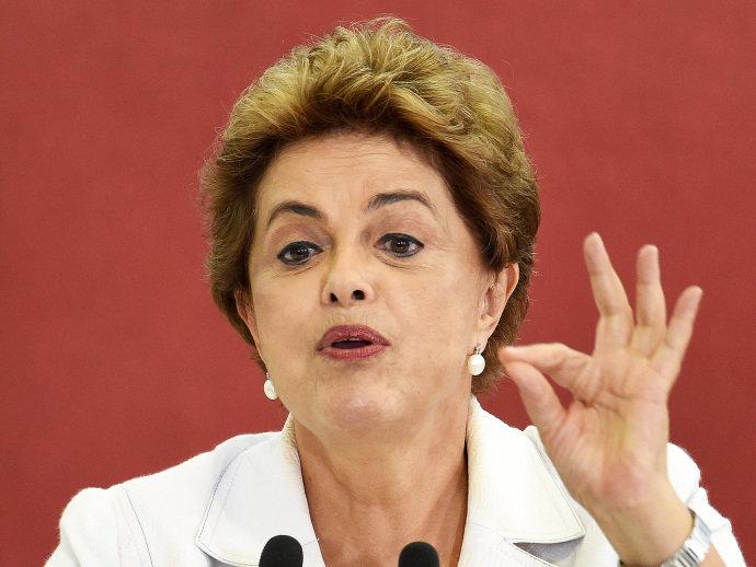 Governo avalia distribuir cargos só após votação do impeachment