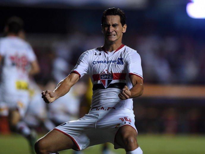 São Paulo goleia por 6 a 0 e segue vivo na Libertadores