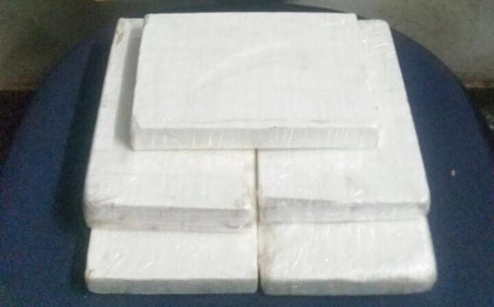 Preso passageiro que levava cocaína em bagagem de mão