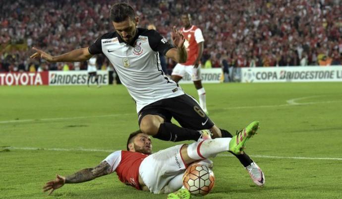 Corinthians empata fora e fica perto da classificação
