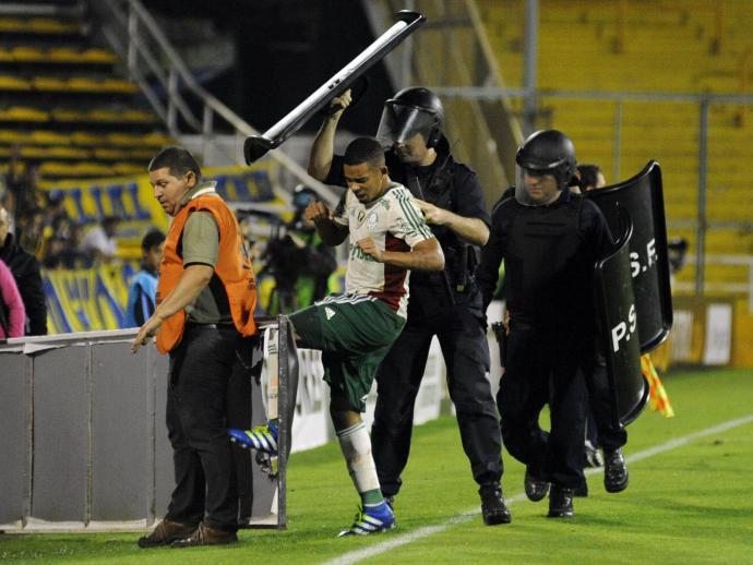 Jogadores reclamam da arbitragem, mas garantem: Palmeiras não está morto