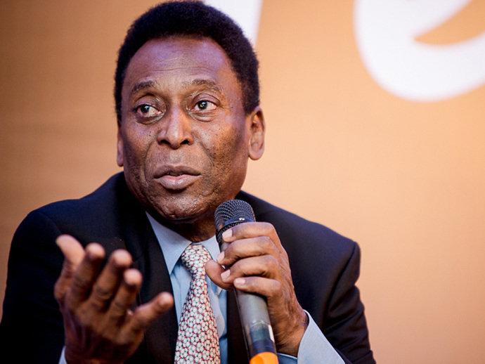 Pelé relata erro médico em operação no quadril; cirurgião nega