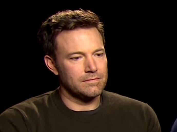 Vídeo com Ben Affleck triste coloca Simon & Garfunkel nas paradas de novo