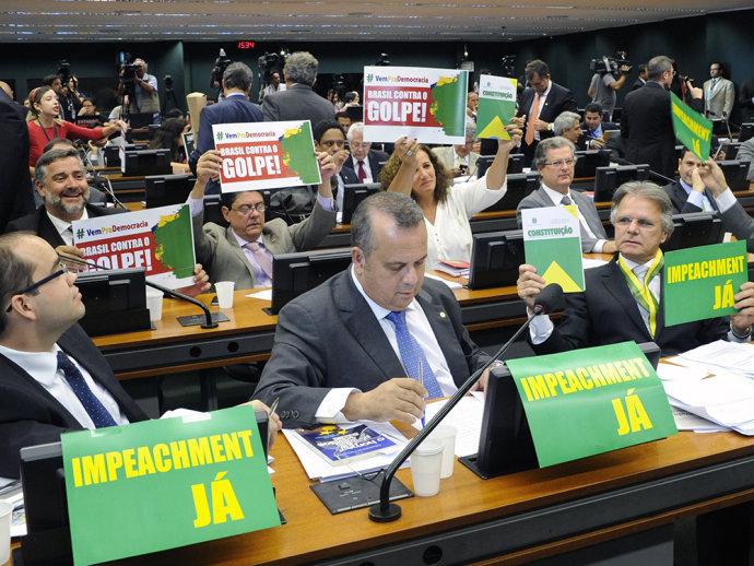 Saiba quais deputados discursaram contra e a favor do impeachment de Dilma