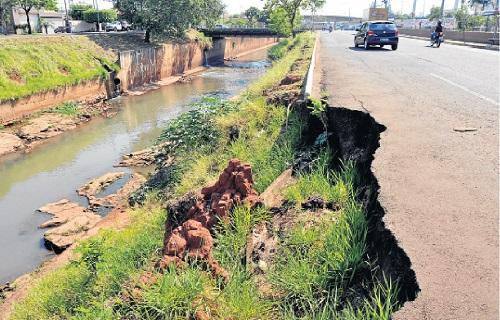 Avenida Norte e Sul volta a ser invadida por erosão
