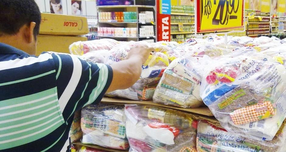 Cesta básica tem terceiro mês de queda