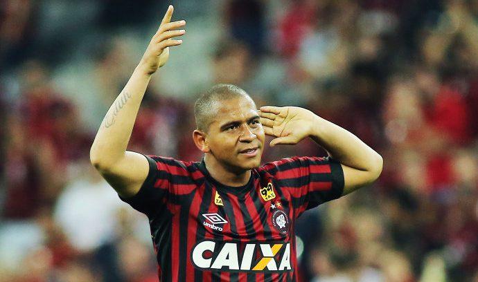 Atlético-PR proíbe organizadas na Arena da Baixada após ameaças a Walter