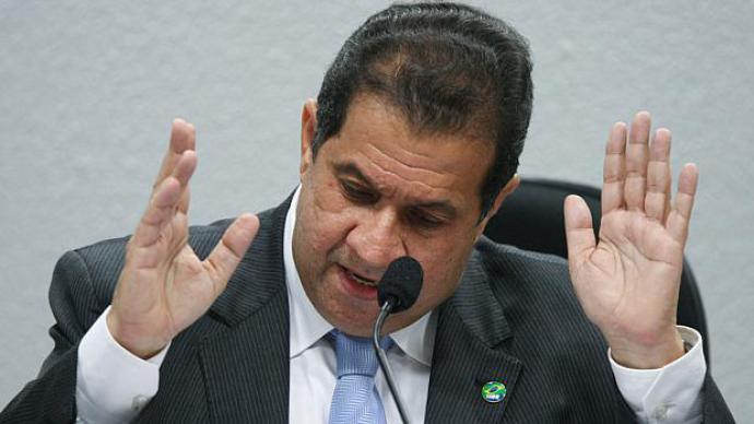 PDT fecha apoio a Dilma: ‘Não vamos sair do barco como se fôssemos ratos’