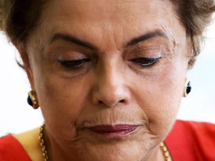 Dilma vai à TV em último apelo para barrar impeachment