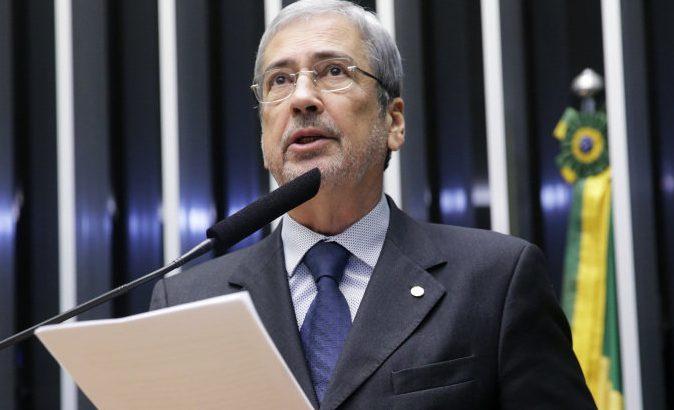 'Presidente desenganada', diz líder tucano sobre Dilma