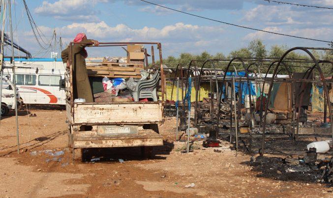 Milhares de civis fogem dos intensos combates no norte da Síria