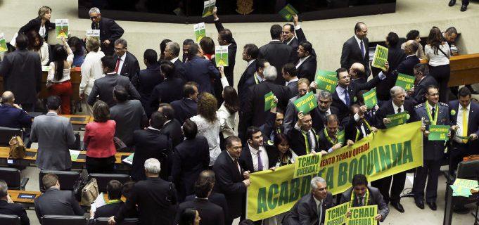 Discursos na madrugada citam 'House of Cards'