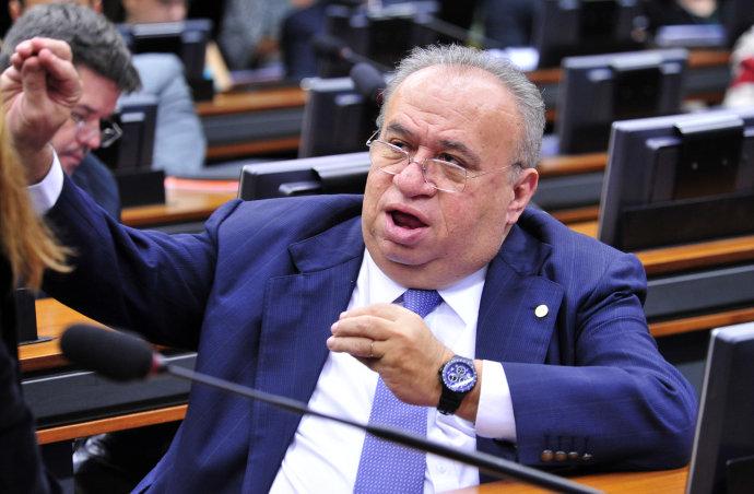 O xerife da oposição no plenário