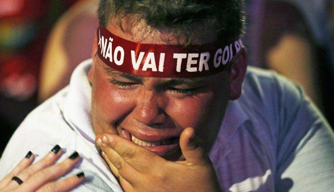 Manifestações contra e a favor registram choro e festa