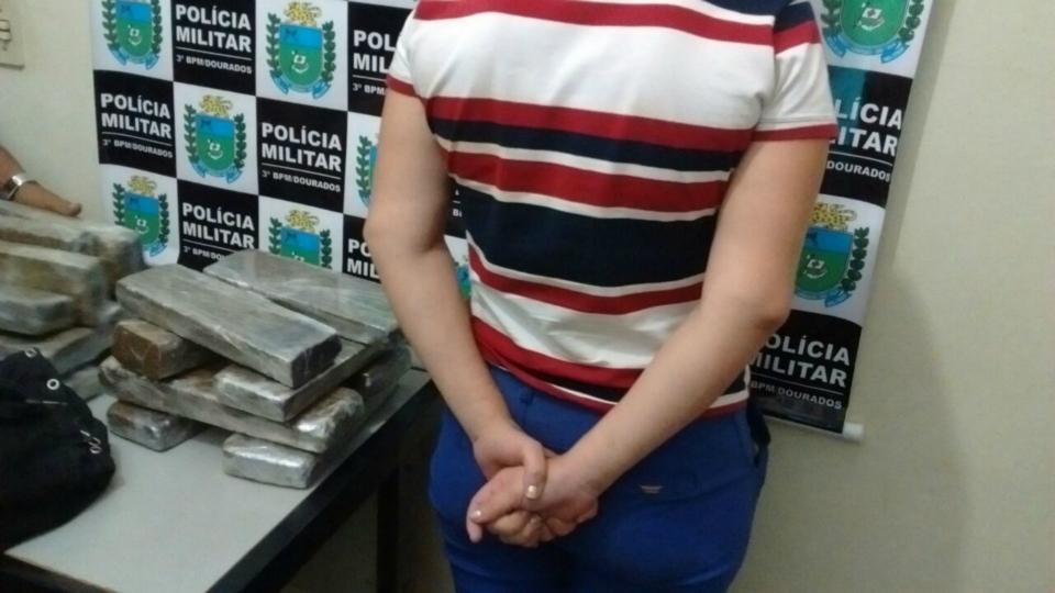 Polícia faz ‘rapa’ em ônibus e apreende menores e prende três mulheres por tráfico de drogas