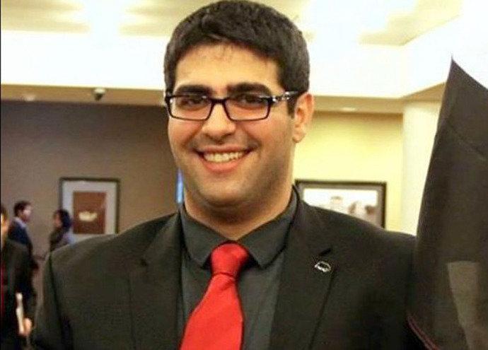 Estudante iraquiano que falava em árabe ao telefone é expulso de avião nos EUA