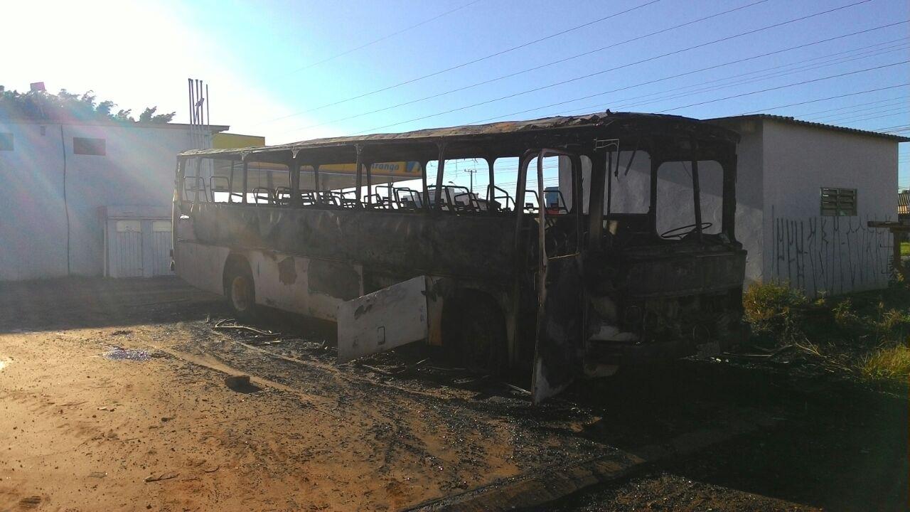 Uma semana depois, ônibus volta a ser incendiado na capital
