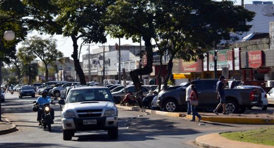 Dólar alto movimenta comércio no lado brasileiro da fronteira