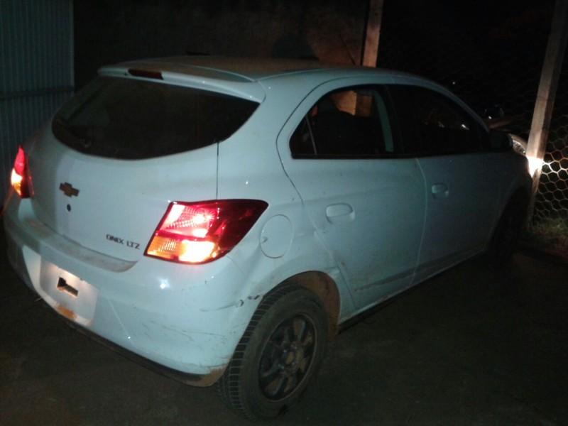 Carros usados por quadrilha em assalto a banco são encontrados