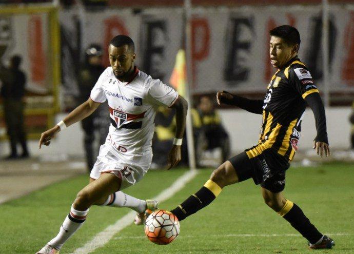 São Paulo segura empate na altitude e avança na Libertadores