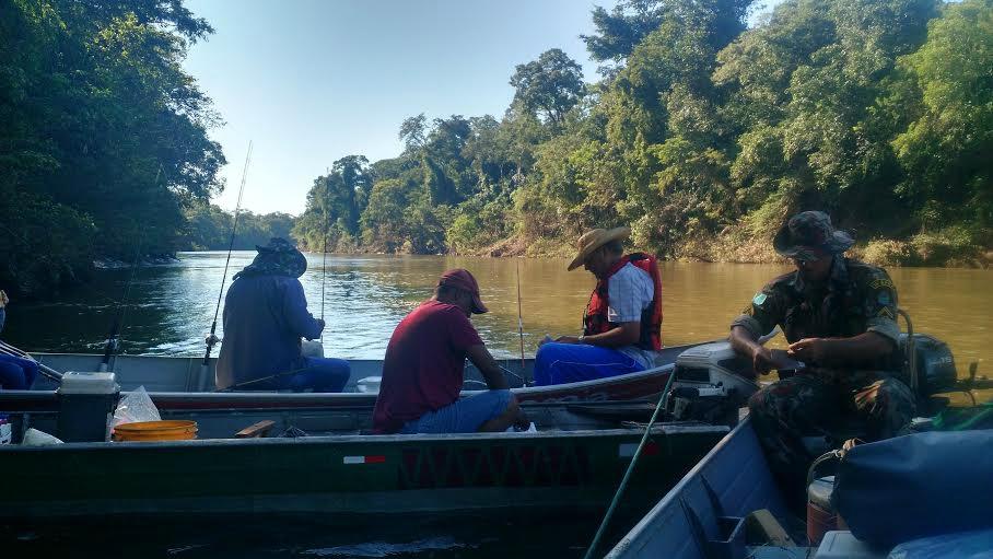Cinco são autuados por pesca ilegal e transporte irregular de pescado