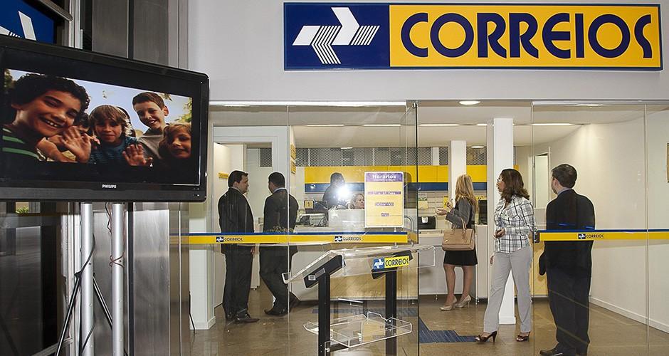 Funcionários dos correios param por um dia