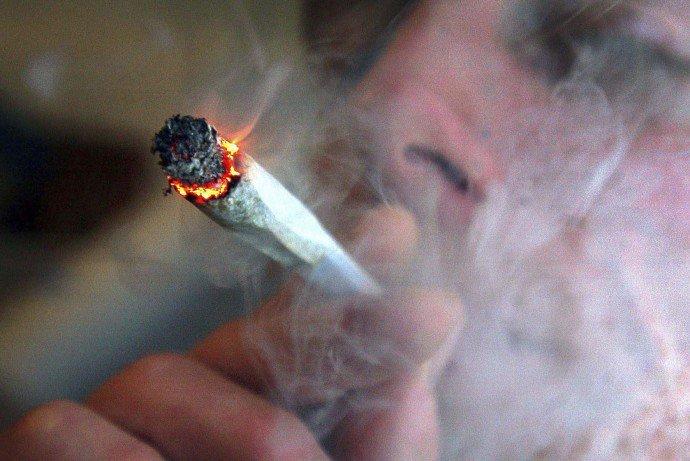 Consumo de maconha diminui dopamina no cérebro