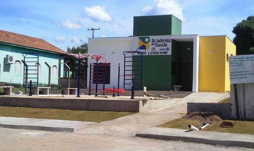 Prefeito Manoel Viais entrega academia da saúde em Caracol