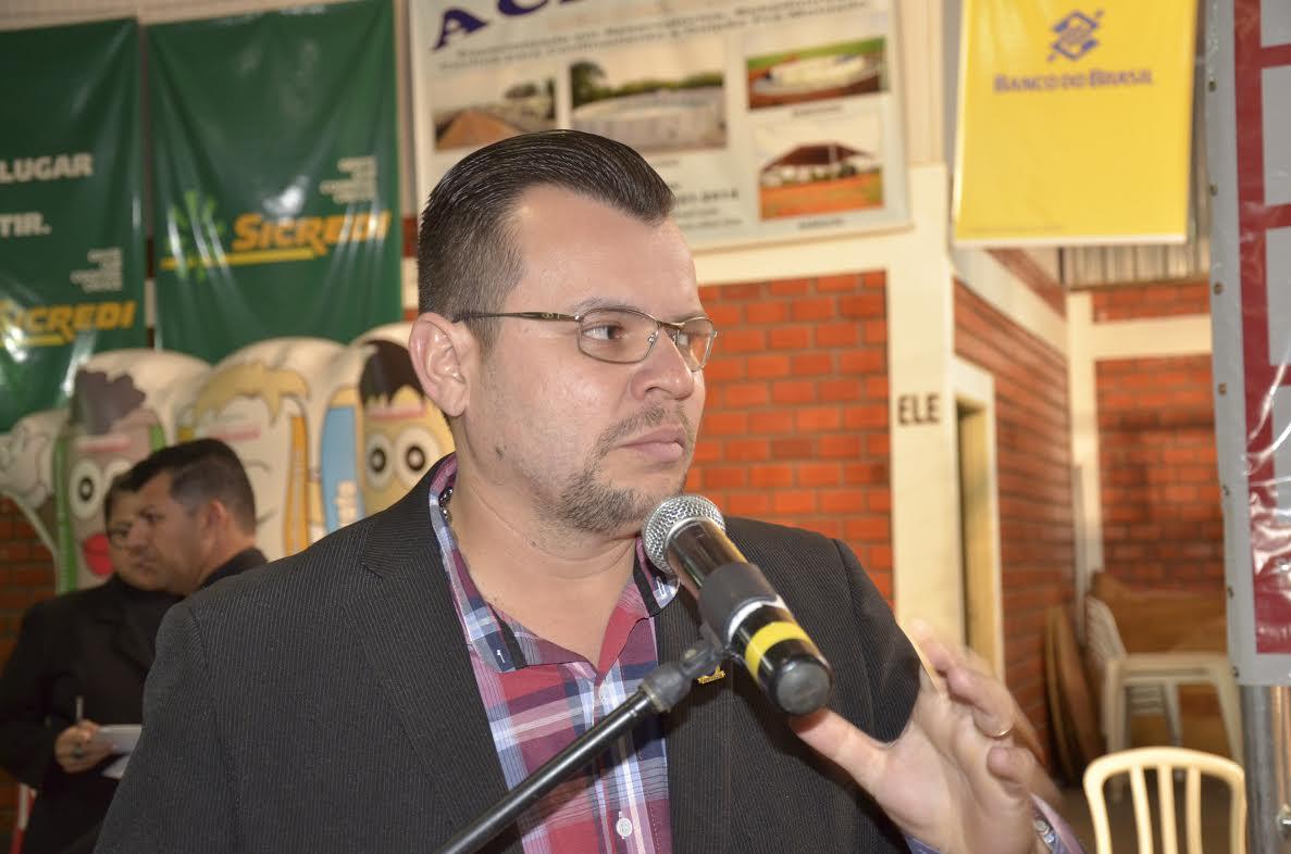 Prefeito Erney visita a XIII Exposição Agropecuária de Jardim