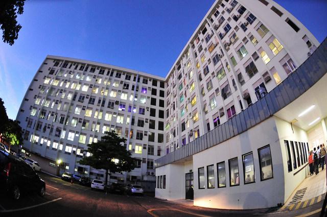 Rapaz de 26 anos é baleado no pescoço e estado de saúde é grave