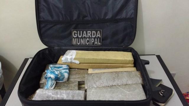 Mulher é flagrada tentando levar droga para MT