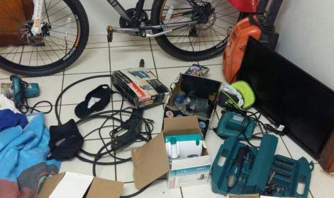 Trio é preso após furtar casa e fazer várias viagens para esconder objetos