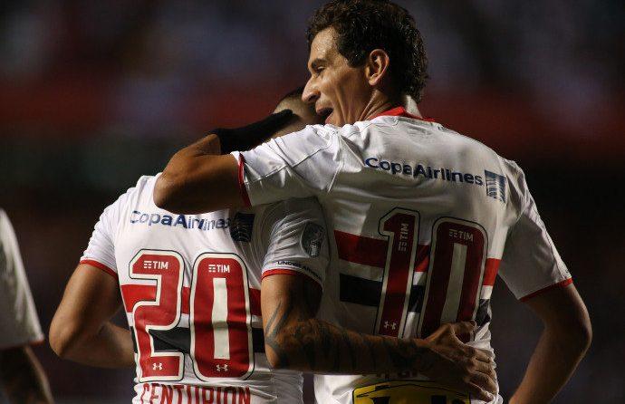 São Paulo goleia Toluca e encaminha classificação