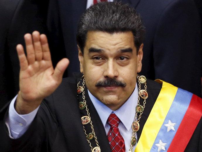 Oposição apresenta 1,85 milhão de assinaturas para referendo contra Maduro