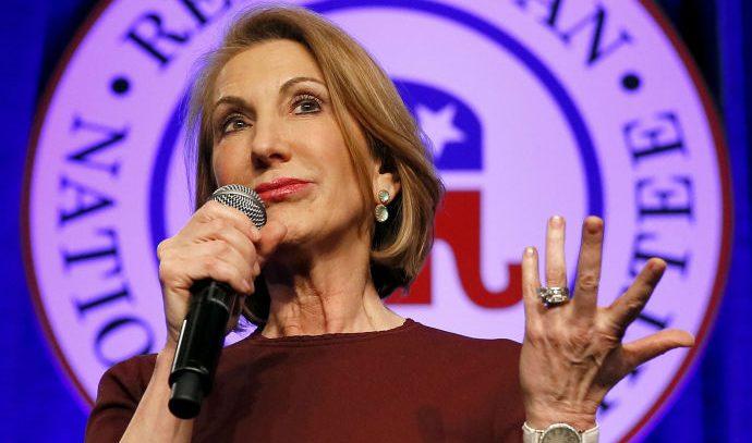 Carly Fiorina cai do palco em evento de Ted Cruz