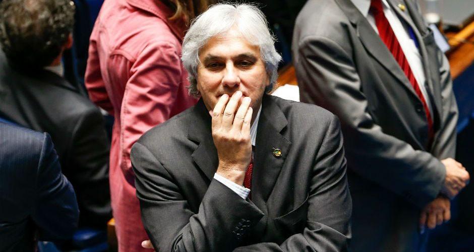 Delcídio Amaral tenta salvar mandato