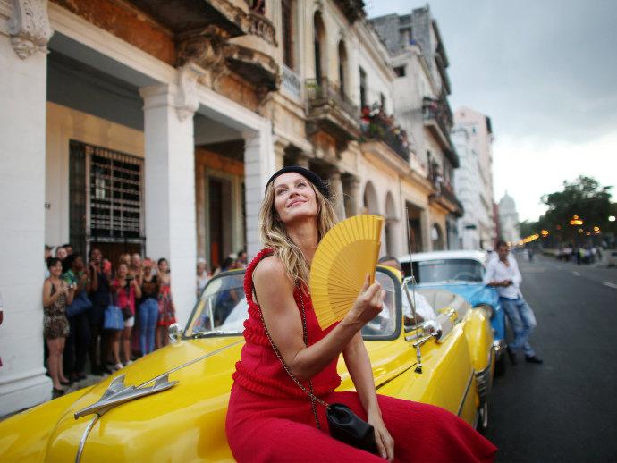 Chanel leva luxo a Cuba em desfile histórico