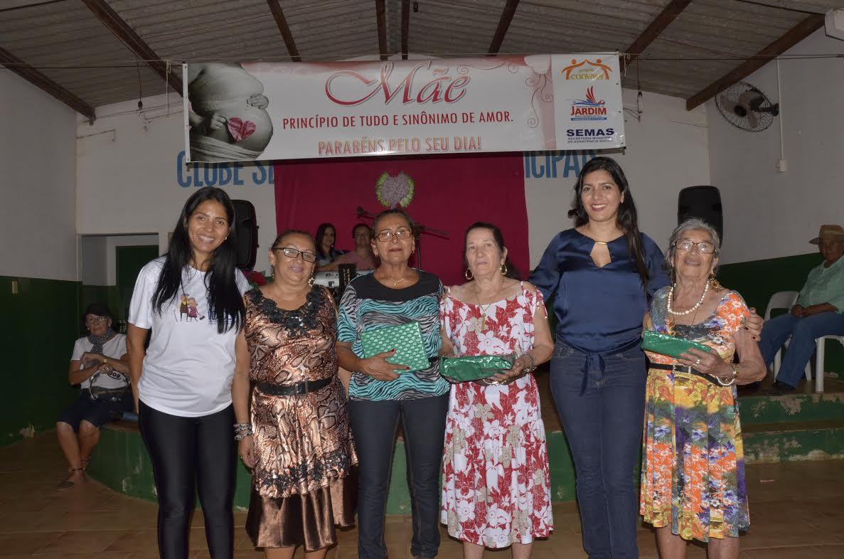 Projeto Conviver de Jardim realiza almoço em homenagem ao Dias das Mães