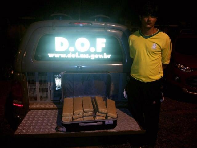 Catarinense é preso com 20 quilos de maconha em mala