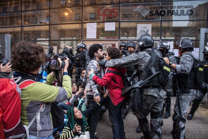 PM faz reintegração de posse no Centro Paula Souza
