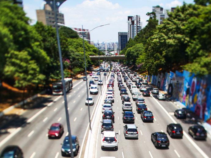 Multas de trânsito terão alta de até 66%; usar celular será infração gravíssima