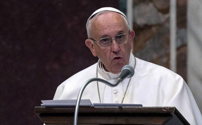 Papa critica entraves à imigração e diz que Europa está 