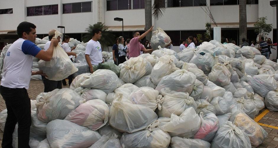 Campanha distribui quase 10t de agasalhos