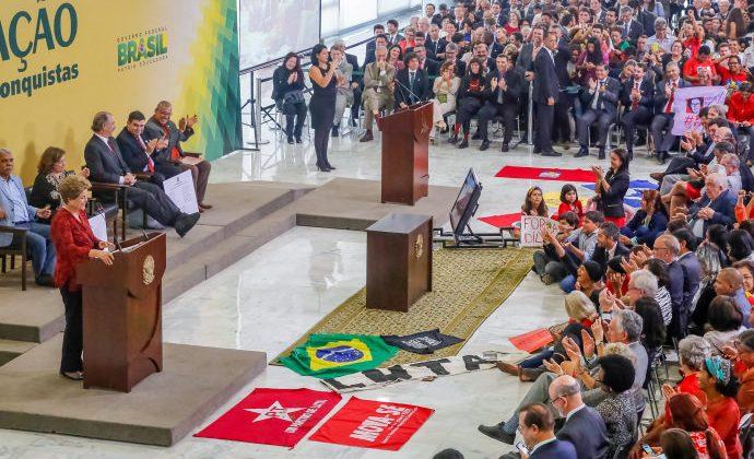 Dilma faz teatro, mas diz a verdade: 'Vivemos conjuntura de manhas e artimanhas'