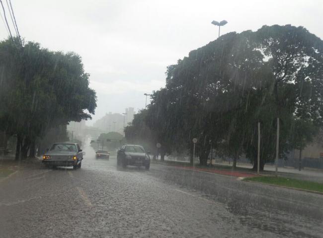 Aviso de chuva intensa é emitido para 30 cidades