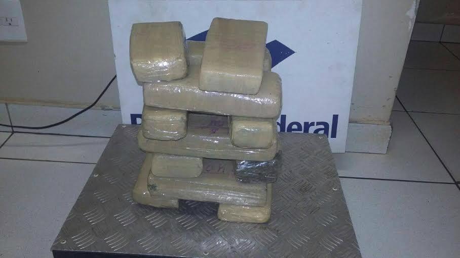 Jovem de 18 anos é presa acusada de tráfico internacional de drogas