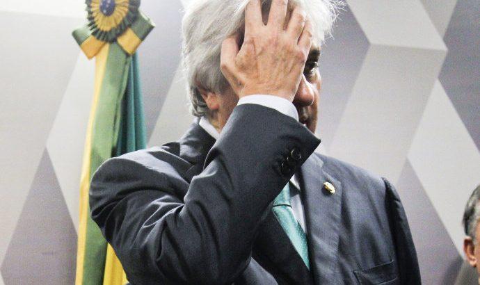 Diário Oficial publica cassação de Delcídio; suplente já pode tomar posse