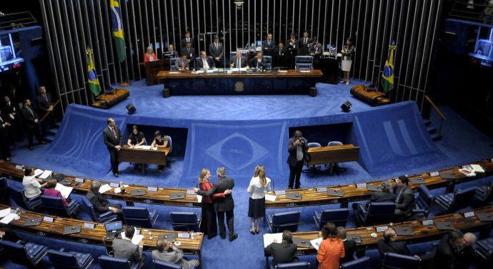 Renan defende adoção do parlamentarismo