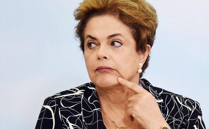 Prestes a ser afastada, Dilma publica 14 decretos